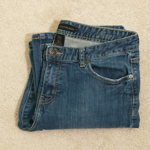 Calvin Klein medium wash mid-rise bootcut women's jeans. 12. - Picture 6 of 12